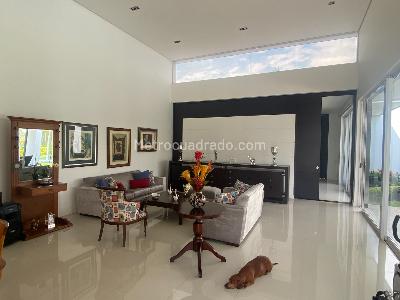Casa de 4 alcobas en venta en Altos De Ciudad Jardin, Cali, 1088 m² · foto 3 de 20