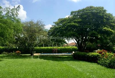 Casa de 4 alcobas en venta en Parcelaciones Pance, Cali, 300 m² · foto 2 de 17