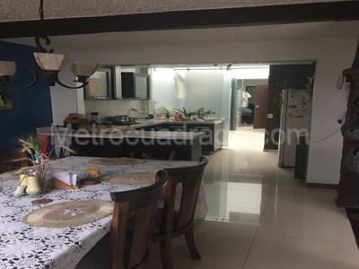 Casa de 4 alcobas en venta en Malibu, Bogotá, 236 m² · foto 3 de 20