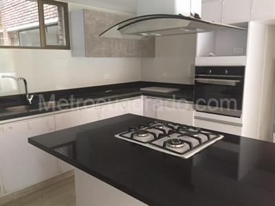 Apartamento de 3 alcobas en venta en Altos De Chico, Bogotá, 165 m² · foto 5 de 12