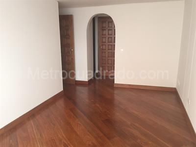 Apartamento de 3 alcobas en venta en Altos De Chico, Bogotá, 165 m² · foto 9 de 12