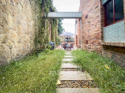 Casa de 4 alcobas en venta en Bosque De Pinos Usaquen, Bogotá, 360 m² · foto 2 de 20