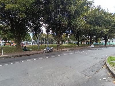 Casa de 5 alcobas en venta en Los Andes, Bogotá, 330 m² · foto 16 de 19
