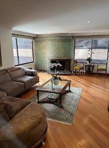 Apartamento de 3 alcobas en venta en Chico Los Rosales, Bogotá, 226 m² · foto 2 de 11