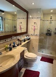 Apartamento de 3 alcobas en venta en Chico Los Rosales, Bogotá, 226 m² · foto 8 de 11