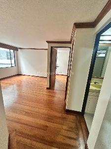Apartaestudio en venta en Belmira (Cedritos), Bogotá, 35 m² · foto 2 de 10
