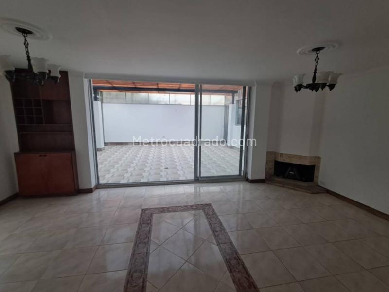 Charming 4BR House with Garden in Poblado - 3