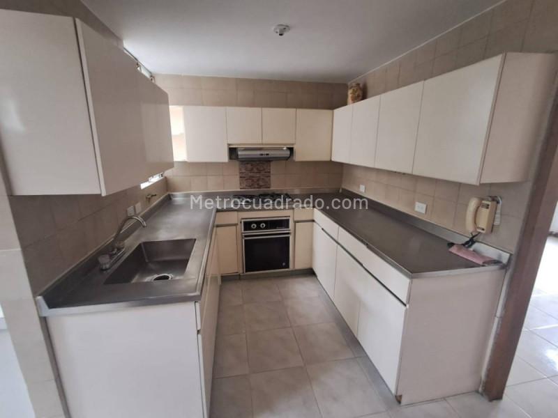 Charming 4BR House with Garden in Poblado - 5