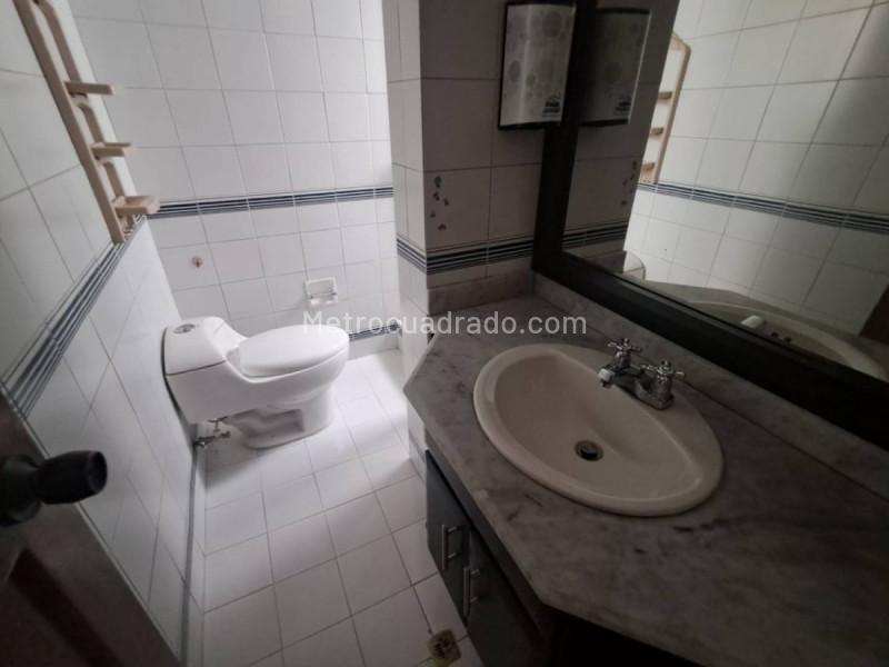 Charming 4BR House with Garden in Poblado - 7