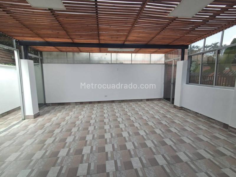Charming 4BR House with Garden in Poblado - 8