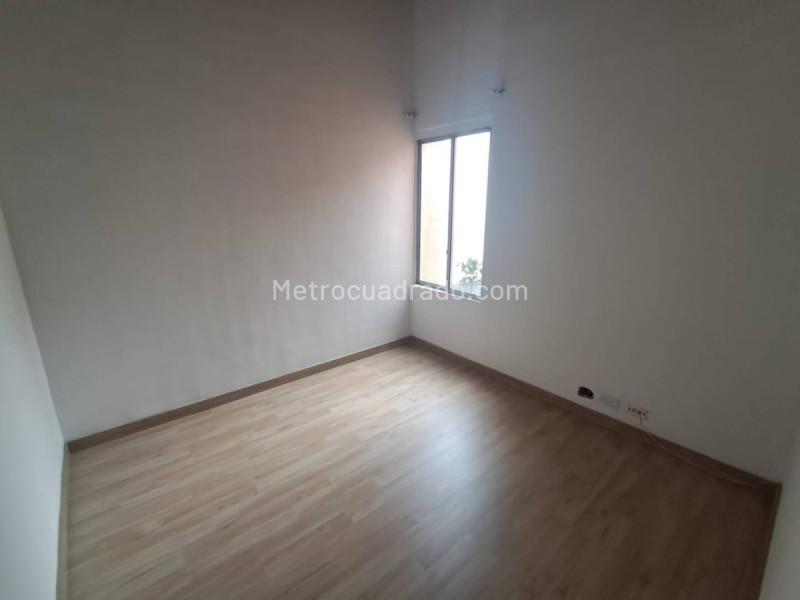 Charming 4BR House with Garden in Poblado - 9