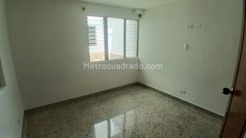 3BR Apartment with Marble Floors in Laureles, Simon Bolivar - 4