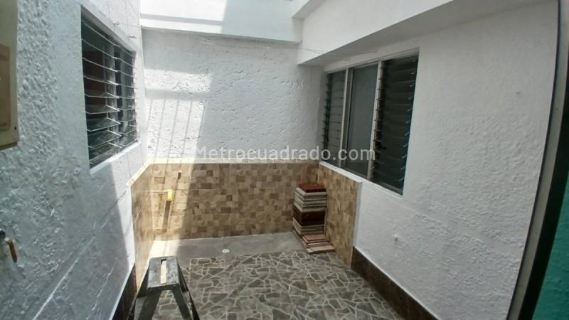 3BR Apartment with Marble Floors in Laureles, Simon Bolivar - 5