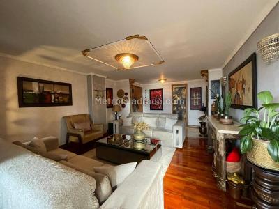 Apartamento de 3 alcobas en venta en Los Naranjos, Medellín, 226 m² · foto 2 de 16
