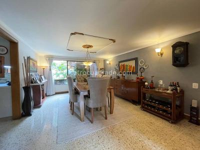 Apartamento de 3 alcobas en venta en Los Naranjos, Medellín, 226 m² · foto 4 de 16