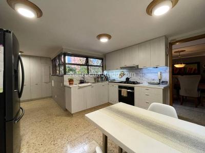Apartamento de 3 alcobas en venta en Los Naranjos, Medellín, 226 m² · foto 6 de 16