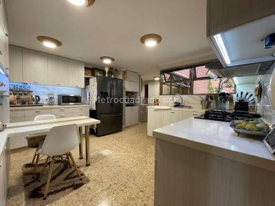 Apartamento de 3 alcobas en venta en Los Naranjos, Medellín, 226 m² · foto 7 de 16