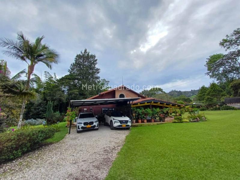 2BR House in Sajonia (200 m²) - 5