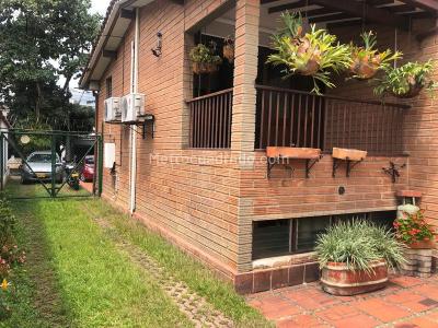 Casa de 5 alcobas en venta en El Poblado, Medellín, 258 m² · foto 11 de 16