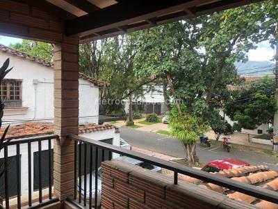 Casa de 5 alcobas en venta en El Poblado, Medellín, 258 m² · foto 13 de 16