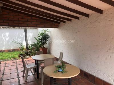Casa de 5 alcobas en venta en El Poblado, Medellín, 258 m² · foto 2 de 16