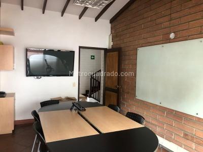 Casa de 5 alcobas en venta en El Poblado, Medellín, 258 m² · foto 4 de 16