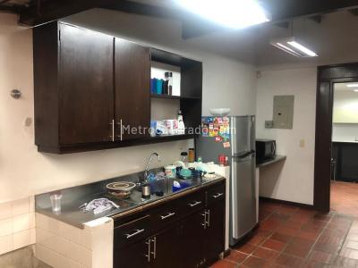 Casa de 5 alcobas en venta en El Poblado, Medellín, 258 m² · foto 5 de 16