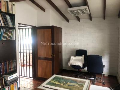Casa de 5 alcobas en venta en El Poblado, Medellín, 258 m² · foto 7 de 16