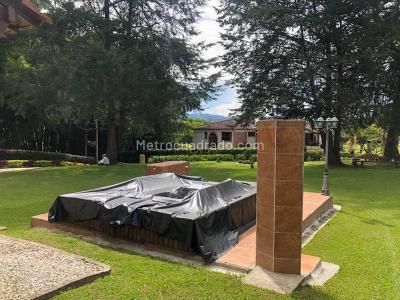 Casa de 4 alcobas en venta en Llano Grande, Rionegro, 310 m² · foto 4 de 13