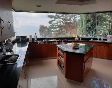Casa de 3 alcobas en venta en El Poblado, Medellín, 540 m² · foto 6 de 8