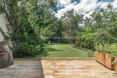Casa de 5 alcobas en venta en El Esmeraldal, Envigado, 1077 m² · foto 16 de 18