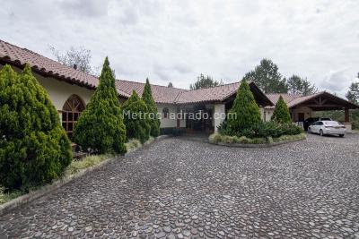 Casa de 4 alcobas en venta en Loma Del Escobero, Envigado, 600 m² · foto 3 de 20
