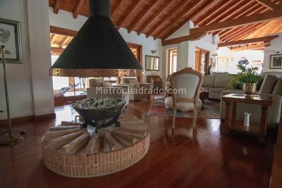 Casa de 4 alcobas en venta en Loma Del Escobero, Envigado, 600 m² · foto 4 de 20