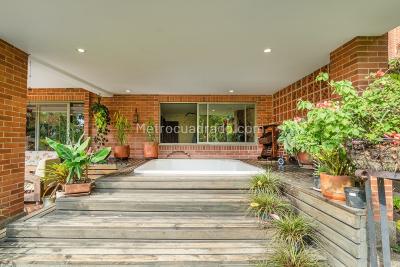 Casa de 4 alcobas en venta en El Tesoro, Medellín, 440 m² · foto 2 de 17