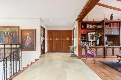 Casa de 4 alcobas en venta en El Tesoro, Medellín, 440 m² · foto 3 de 17