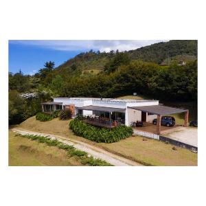 Casa de 5 alcobas en venta en Pontezuela, Rionegro, 350 m² · foto 2 de 13