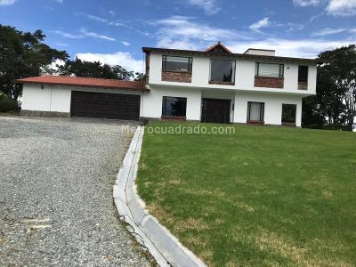 Casa de 4 alcobas en venta en Altos Del Poblado, Medellín · foto 2 de 14