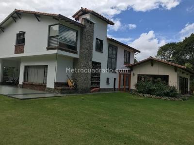 Casa de 4 alcobas en venta en Altos Del Poblado, Medellín · foto 3 de 14