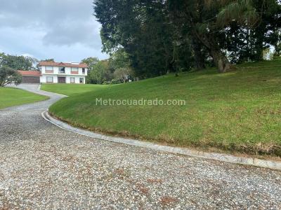 Casa de 4 alcobas en venta en Altos Del Poblado, Medellín · foto 13 de 14