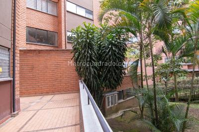 Apartamento en venta en El Poblado, Medellín · foto 3 de 20