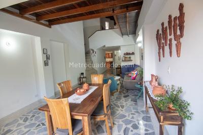 Apartamento de 4 alcobas en venta en Laureles, Medellín, 154 m² · foto 2 de 18