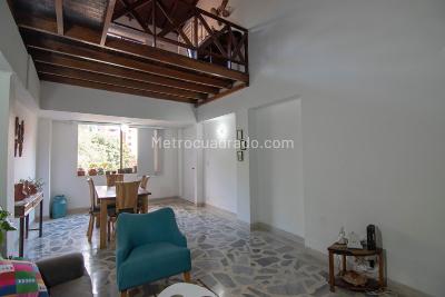 Apartamento de 4 alcobas en venta en Laureles, Medellín, 154 m² · foto 3 de 18