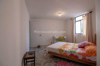 Apartamento de 4 alcobas en venta en Laureles, Medellín, 154 m² · foto 9 de 18