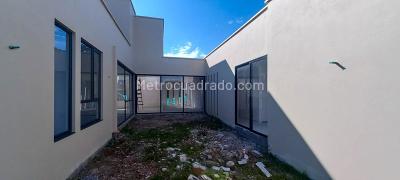 Casa de 4 alcobas en venta en Llano Grande, Rionegro, 322 m² · foto 4 de 13