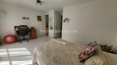Apartamento de 3 alcobas en venta en El Poblado, Medellín, 196 m² · foto 13 de 16