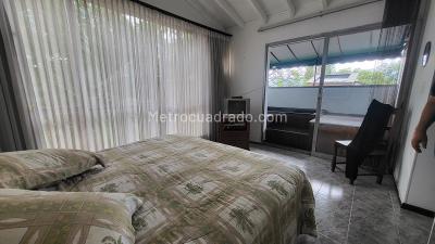 Apartamento de 3 alcobas en venta en El Poblado, Medellín, 196 m² · foto 7 de 16