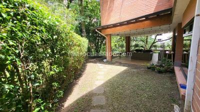 Casa de 3 alcobas en venta en Loma Del Campestre, Medellín, 654 m² · foto 11 de 20