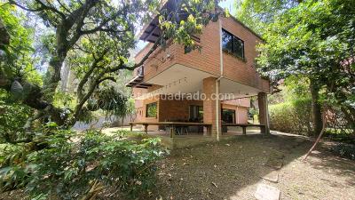 Casa de 3 alcobas en venta en Loma Del Campestre, Medellín, 654 m² · foto 12 de 20