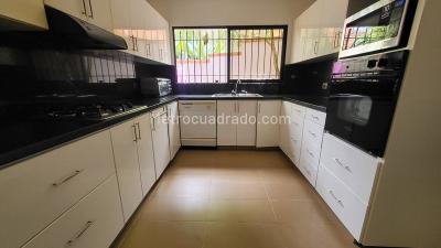 Casa de 3 alcobas en venta en Loma Del Campestre, Medellín, 654 m² · foto 14 de 20