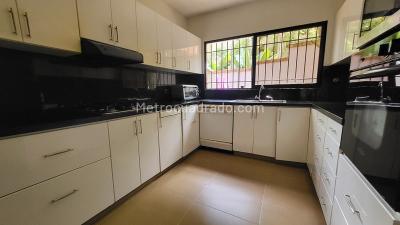 Casa de 3 alcobas en venta en Loma Del Campestre, Medellín, 654 m² · foto 15 de 20